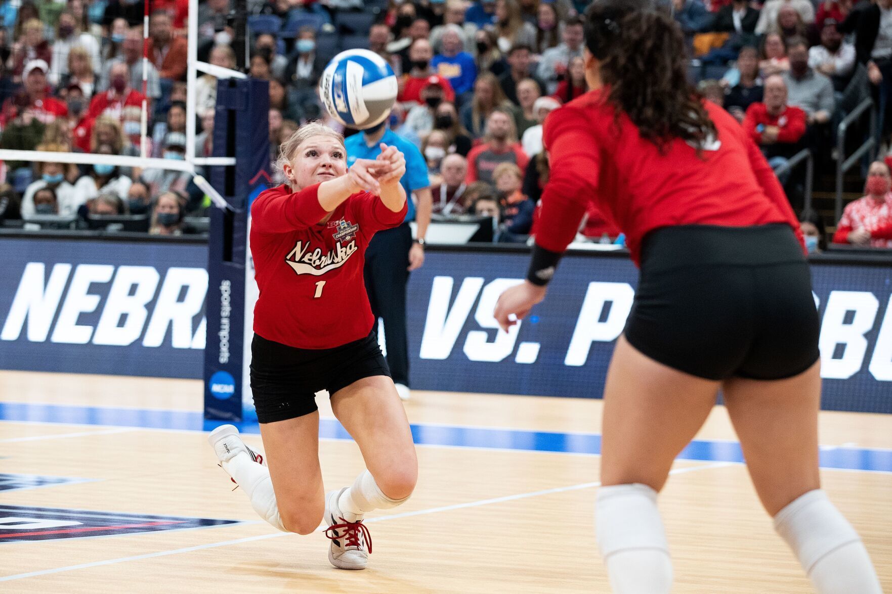 121721-owh-spo-nuvolley-em15